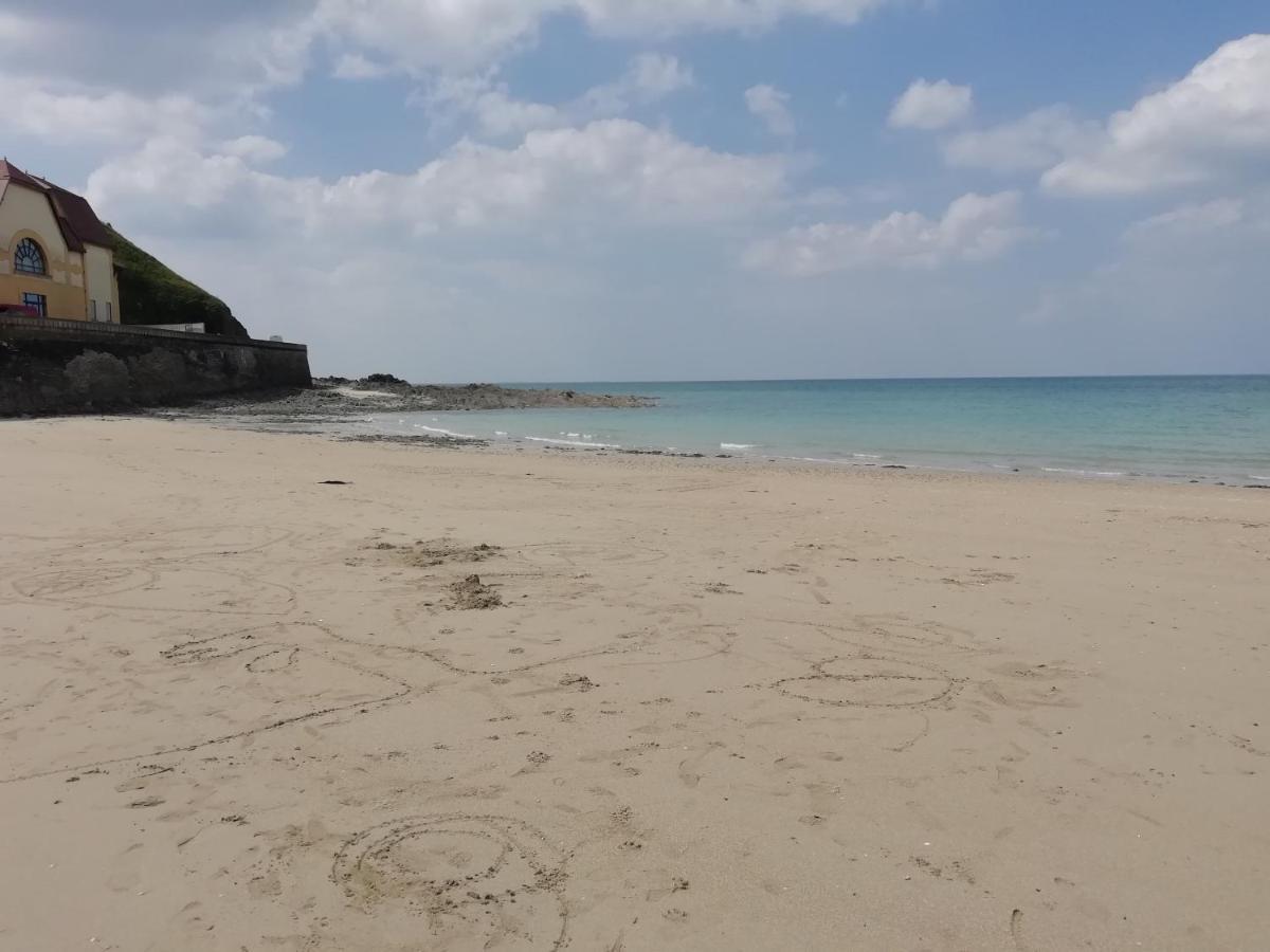 Entre Mer Et Montagne Granville Kültér fotó