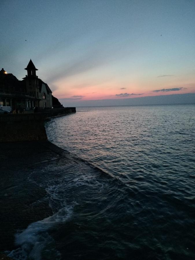 Entre Mer Et Montagne Granville Kültér fotó